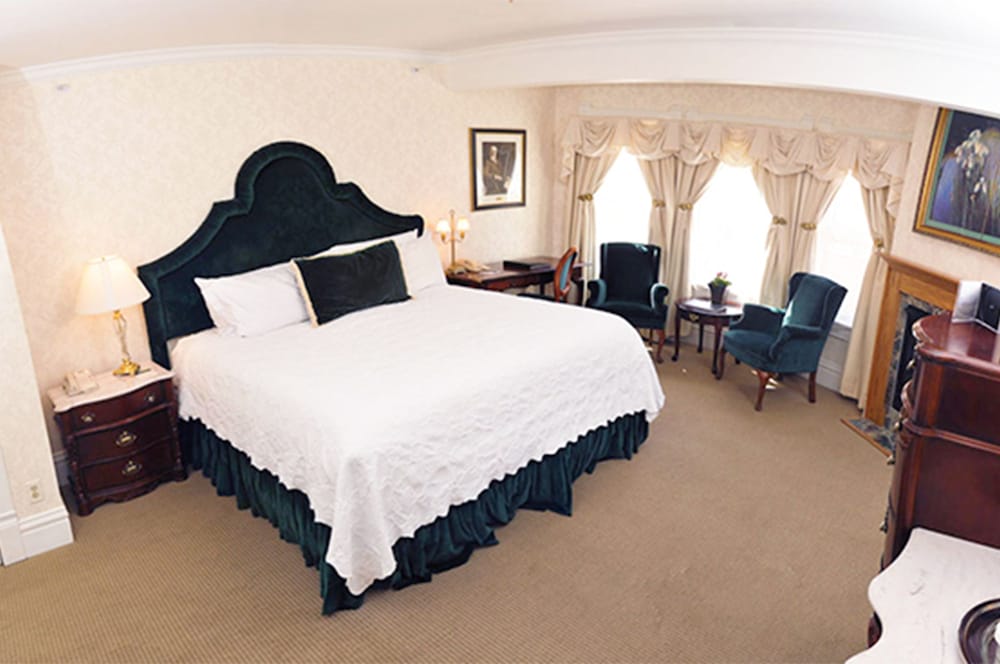 Zalmon Simmons Suite - Photo 1
