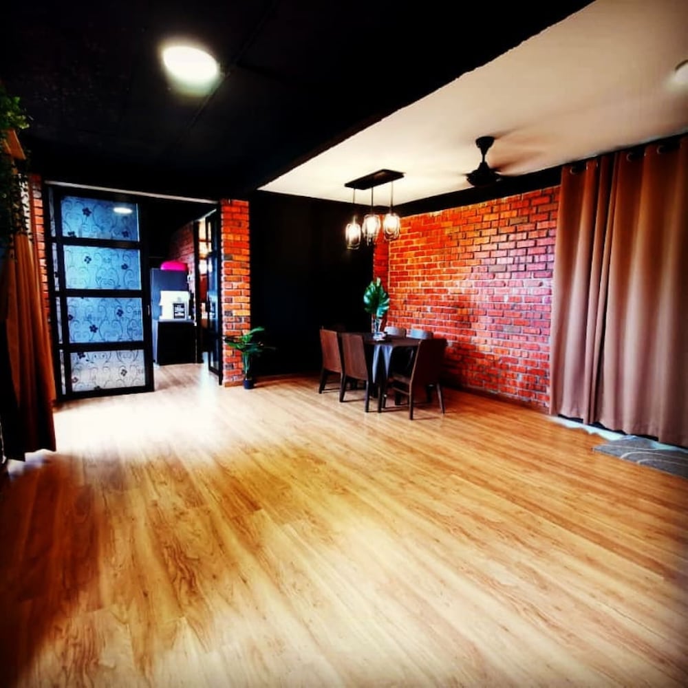 Studio - Photo 2