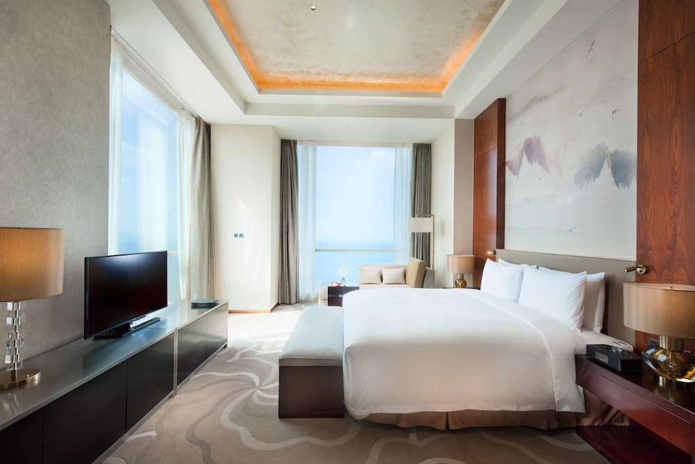 Deluxe Suite, 1 King Bed, Sea View (With Intelligent Toilet)