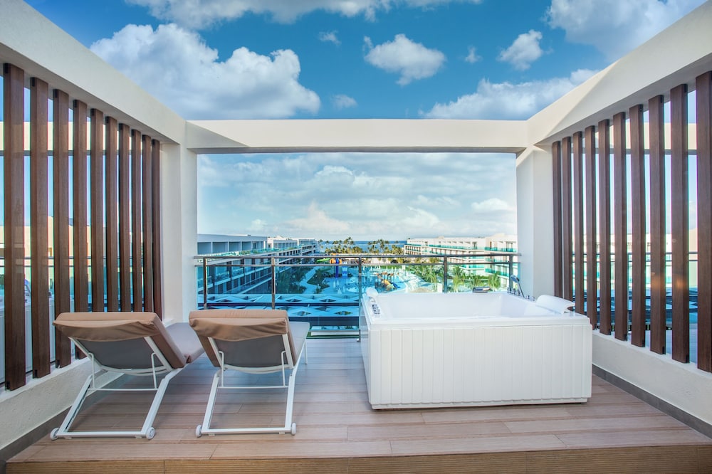 Superior Room, Jetted Tub, Sea View