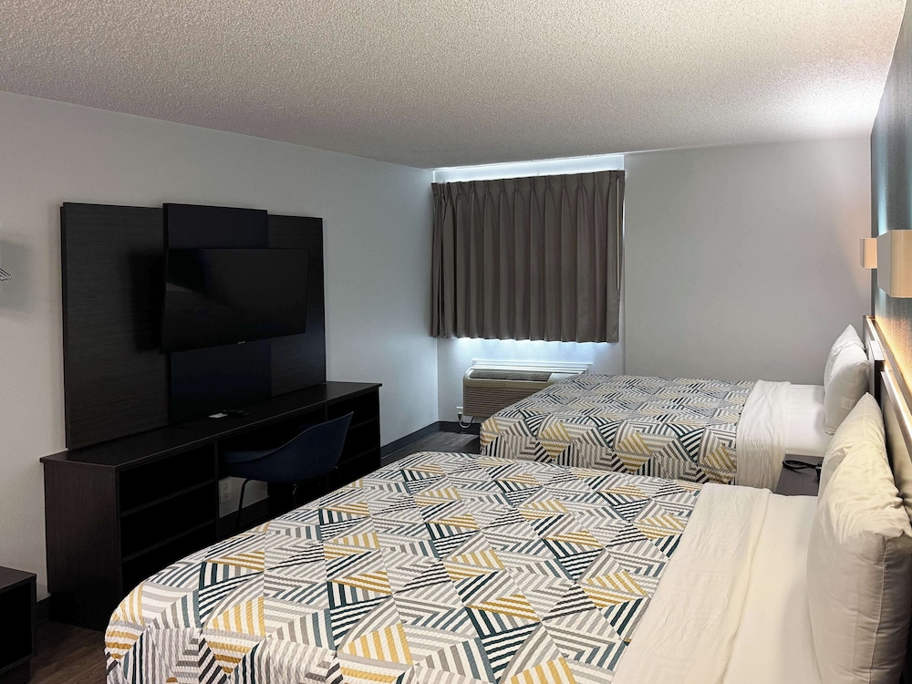 Standard Room, 2 Queen Beds, Non Smoking, Refrigerator & Microwave - Photo 1