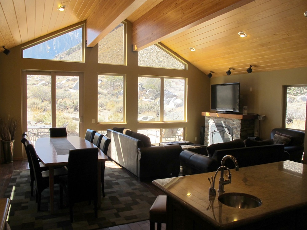 Deluxe House (Laurel Ridge) photo 1
