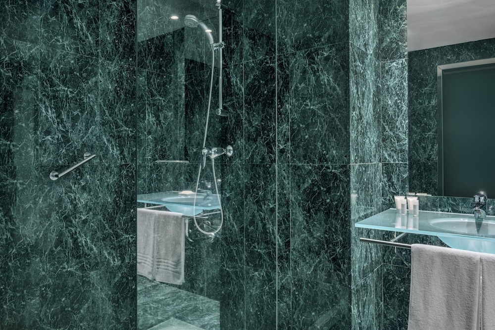 Standard Room, 2 Twin Beds - Photo 8