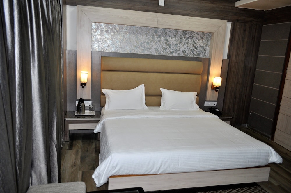 Deluxe Room, 1 Double Bed, City View photo 3