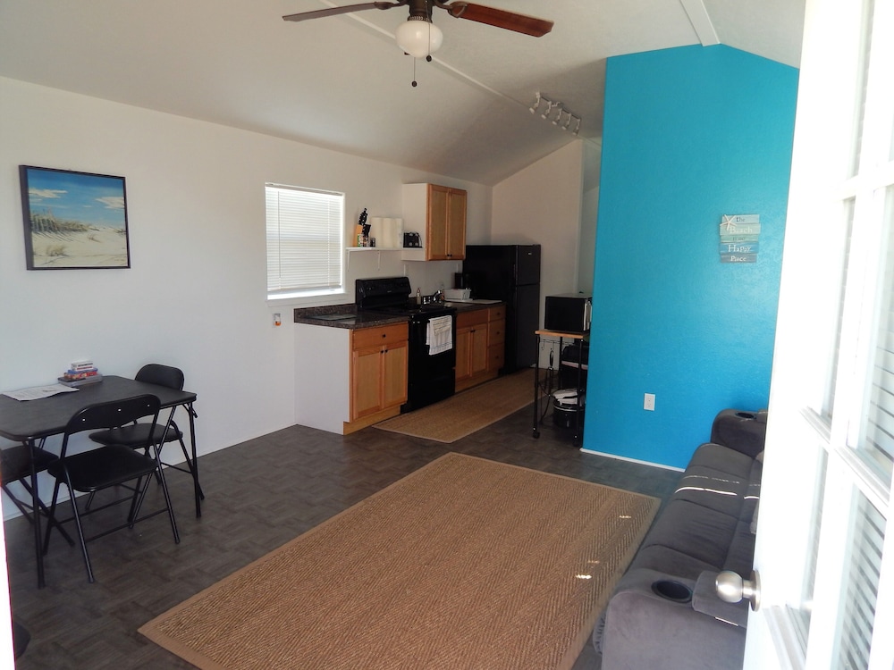 Basic Cabin, 1 Bedroom (Fishin Mission) photo 2