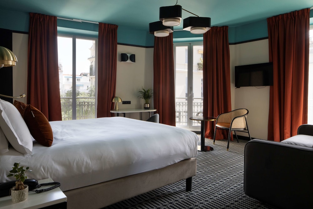 Junior Suite, 1 King Bed, Non Smoking (Twin bed on request;with Sofabed) - Photo 3