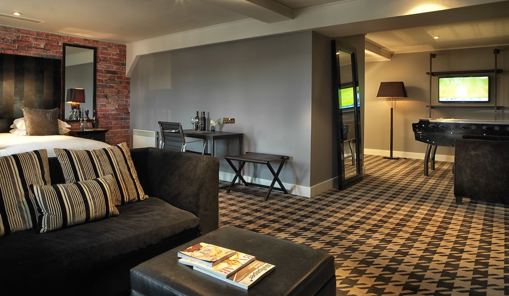 Suite - Photo 7