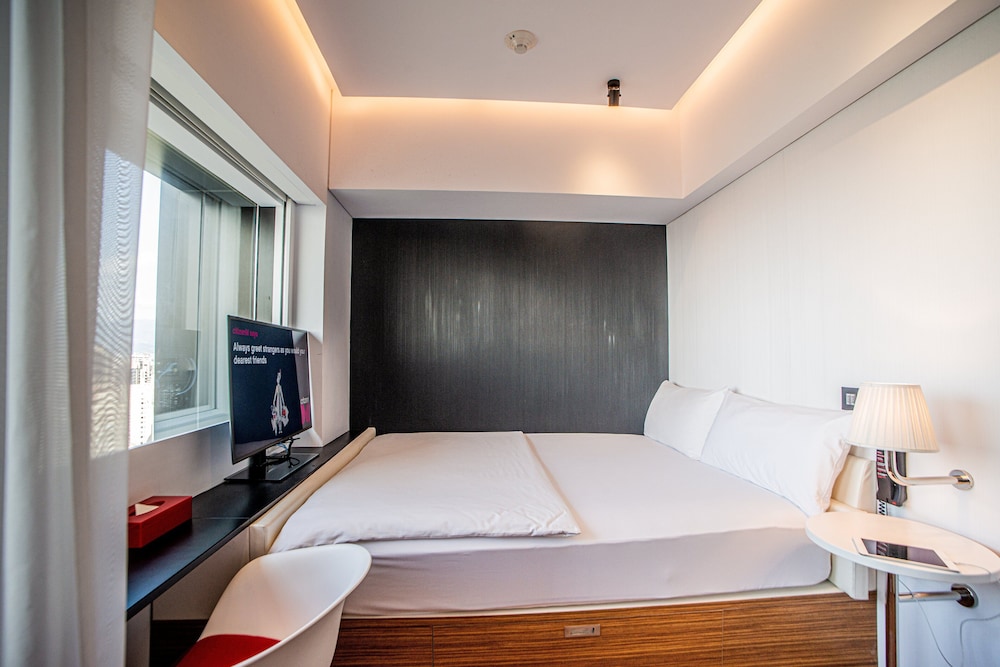 Deluxe Room, 1 King Bed, River View photo 3
