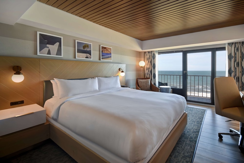 Room, 1 King Bed, Bathtub, Oceanfront - Photo 2