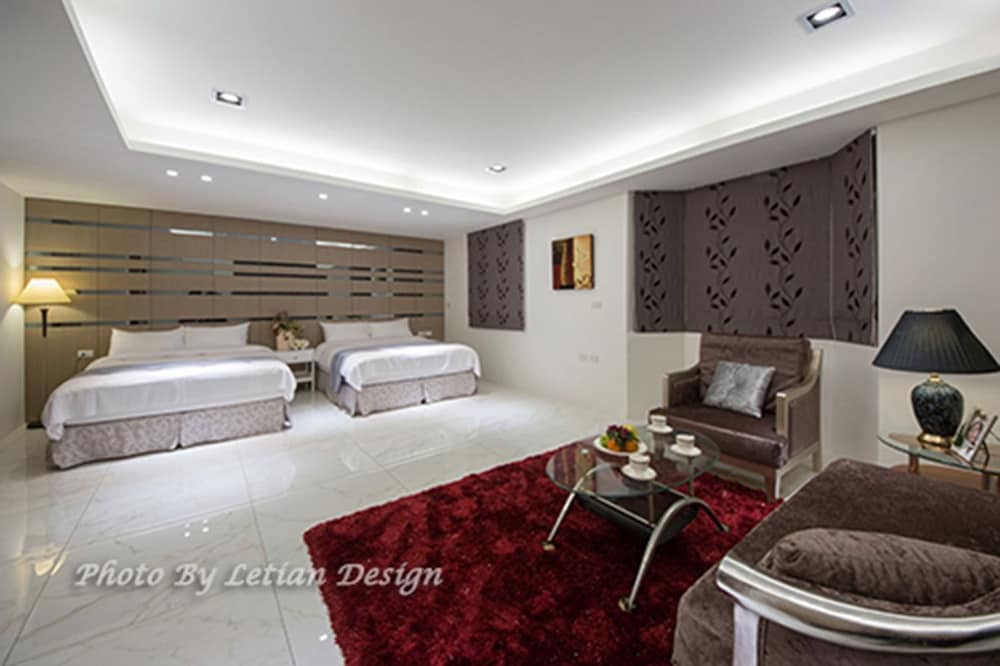 Family Room, 2 Bedrooms (6-Person) photo 1