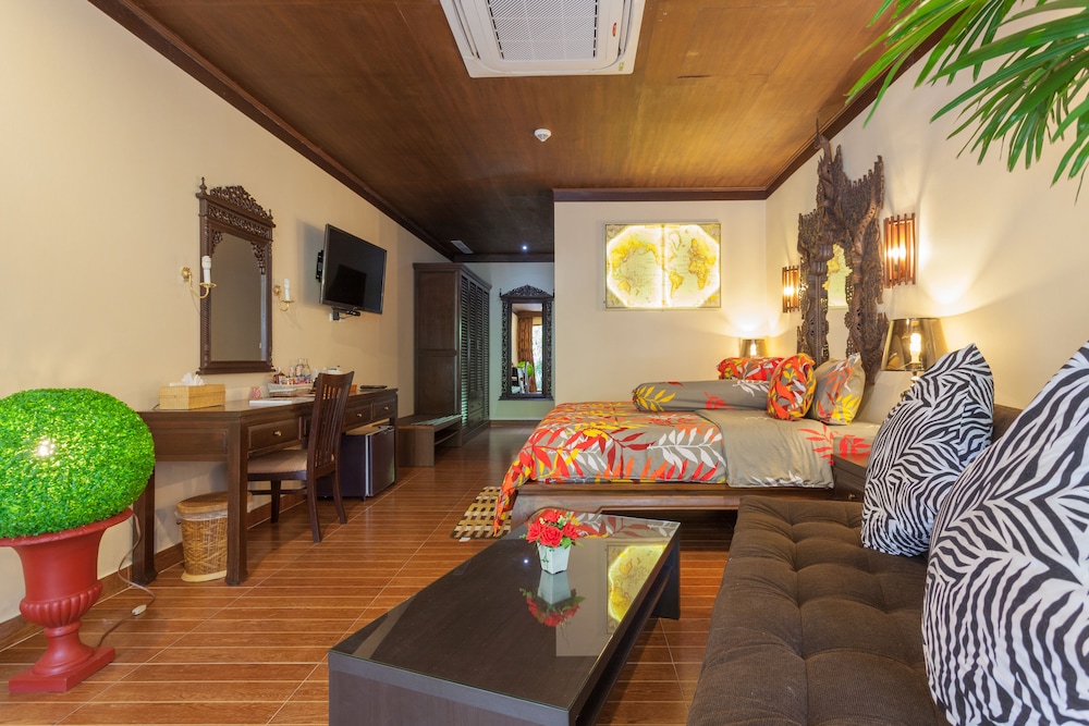 Deluxe Room, Non Smoking - Photo 9