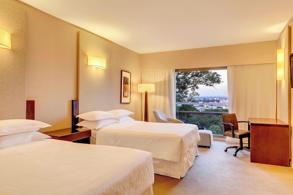 Room, 2 Queen Beds, City View photo 1