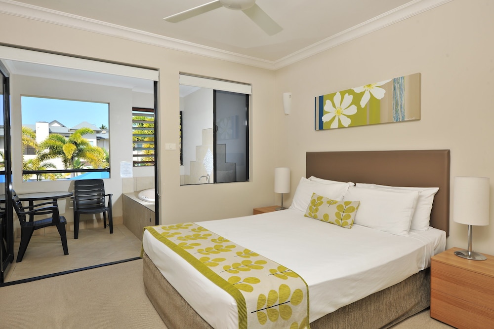 One Bedroom Suite - Photo 3