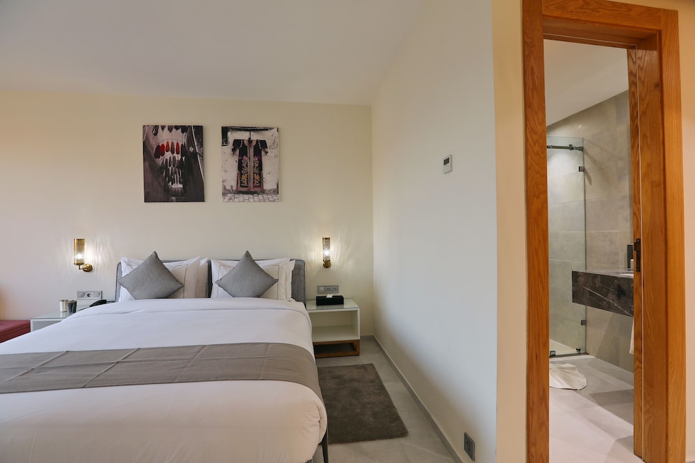 Deluxe Room - Photo 4