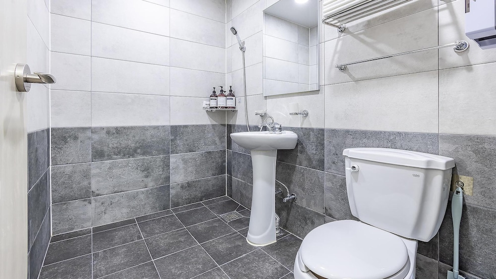 Basic Room, 1 Bedroom (105( Dog O )) - Photo 7