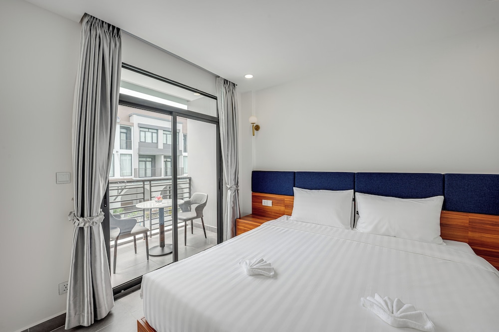 Deluxe Double Room, Balcony, Pool View photo 1