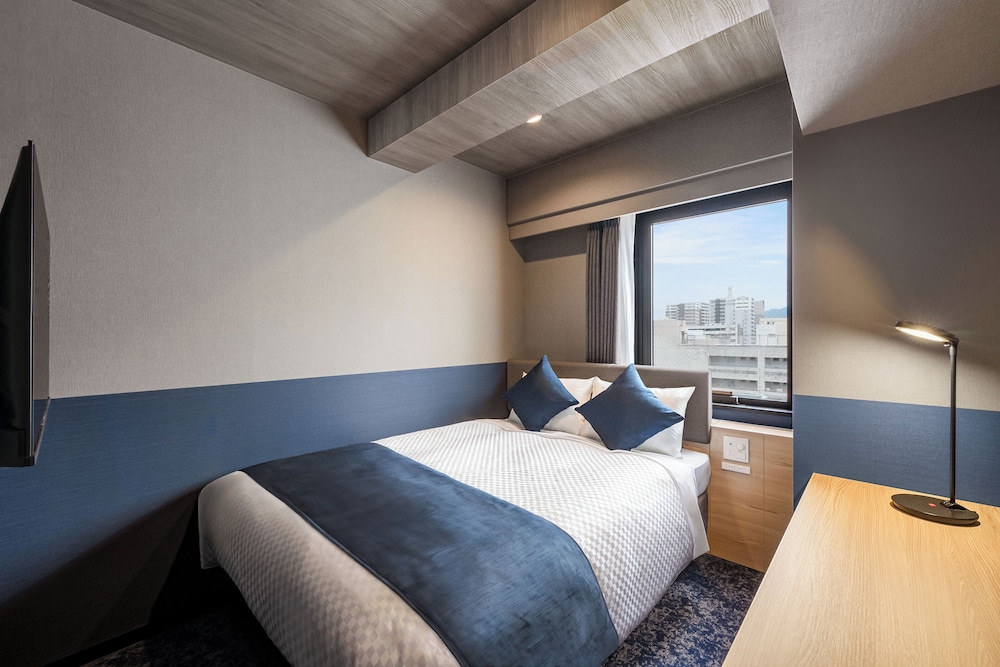 Corner Double Room, Non Smoking, City View photo 1