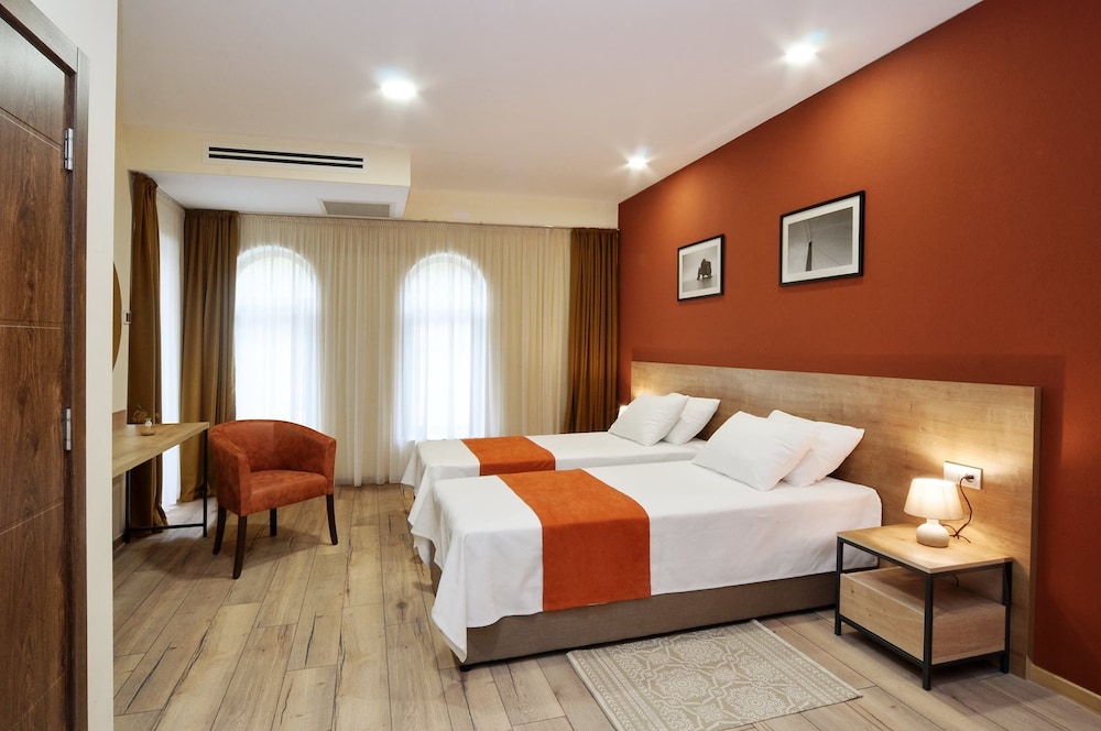 Superior Double or Twin Room - Photo 8