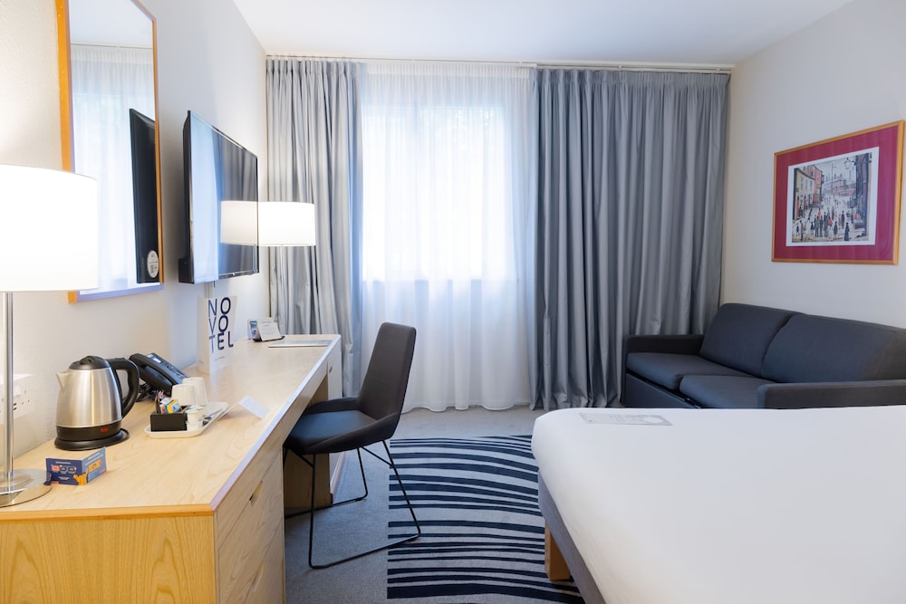 Executive Room, 1 Queen Bed with Sofa bed - Photo 1