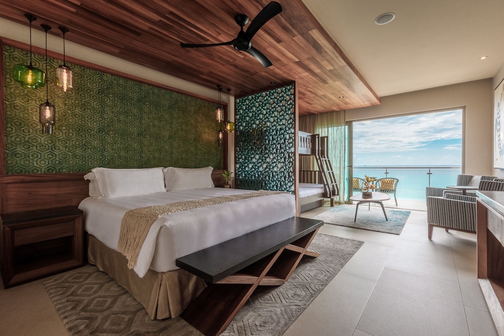 Family King Suite Ocean View