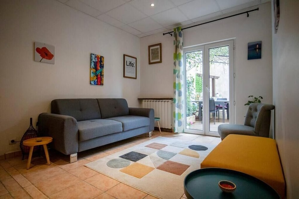 Family Townhome, 4 Bedrooms, Terrace, Courtyard View photo 1