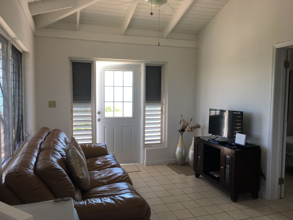 Classic Villa, 1 Bedroom, Ocean View, Beachfront photo 2