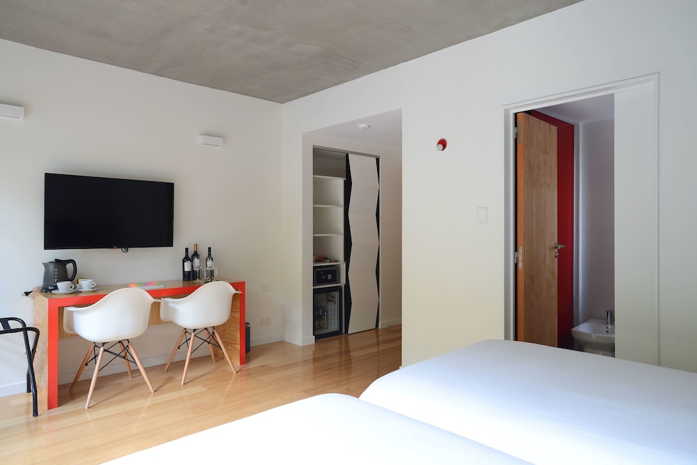 Deluxe Room, Balcony thumbnail 6