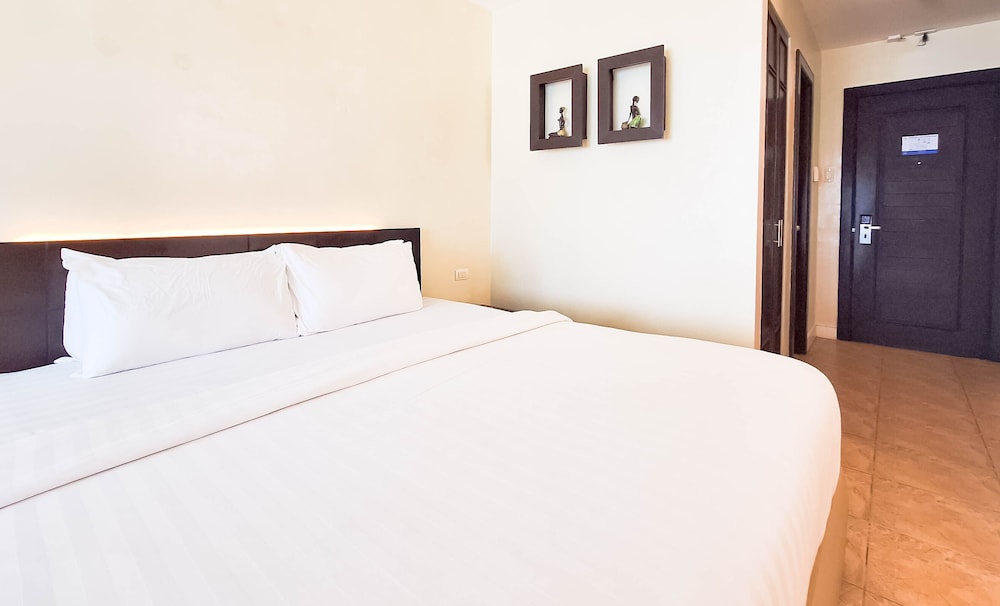 Deluxe Room - Photo 7