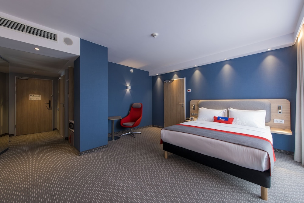 Standard Room, 1 Double Bed, Accessible (Free Breakfast) - Photo 3