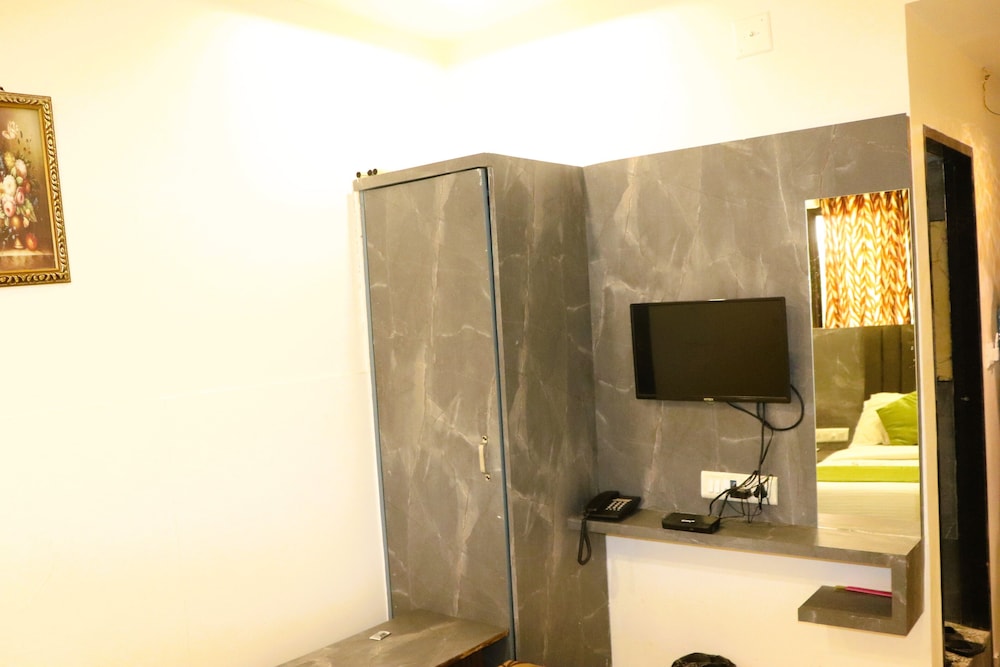 Deluxe Room - Photo 3