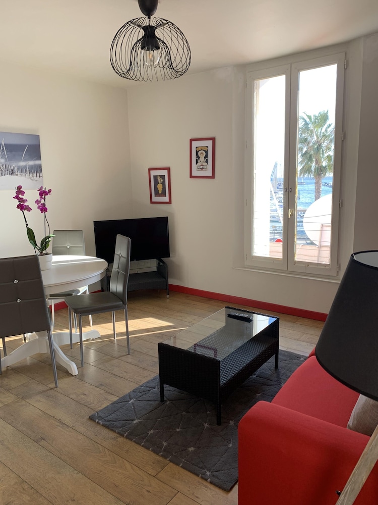 Apartment (Petit Vapeur)