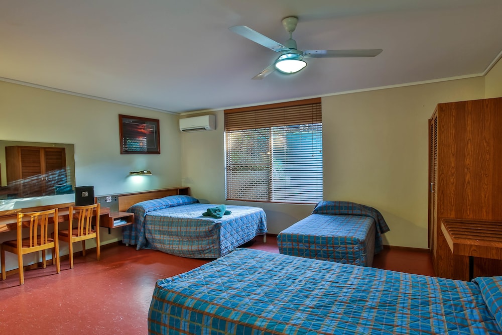 Standard Family Room - Photo 2