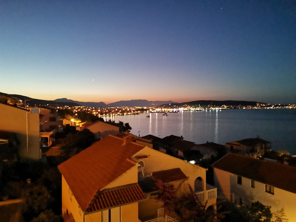 Panoramic Apartment, 1 Queen Bed with Sofa bed, Sea View, Beachfront (1) photo 3