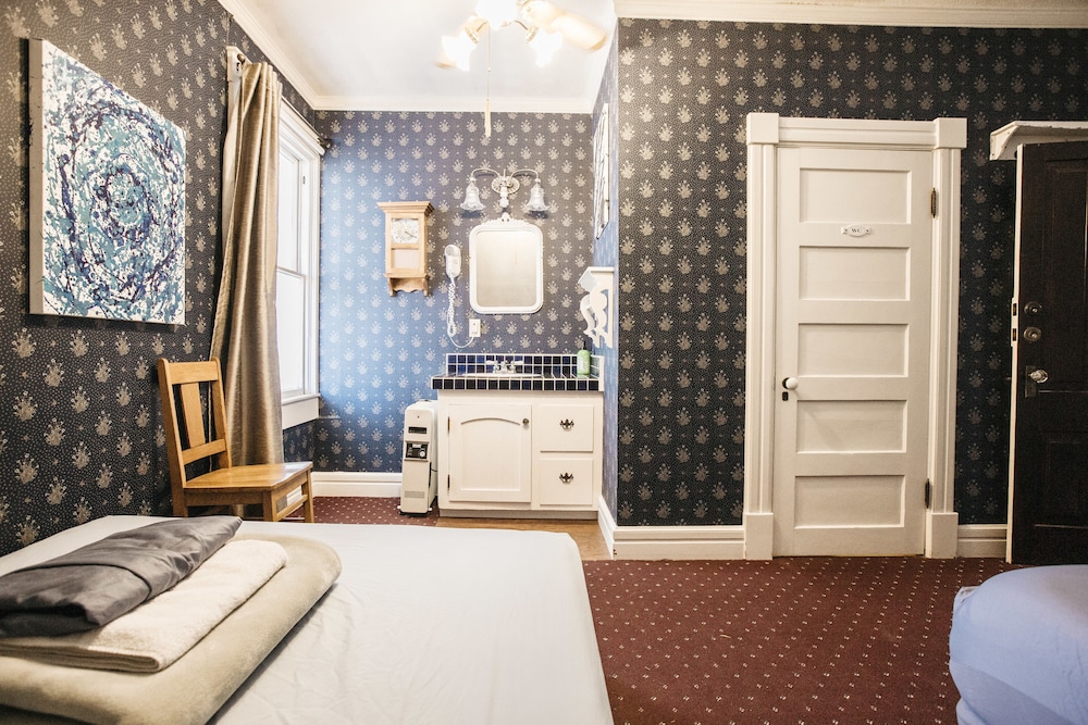 Room, 2 Queen Beds photo 3
