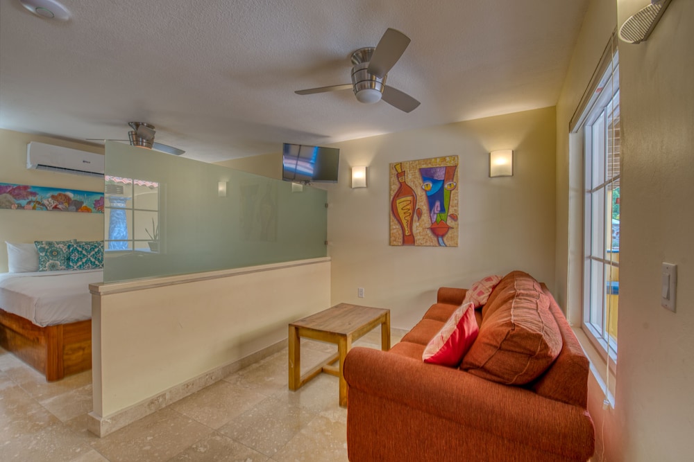 Coral King Courtyard Suite photo 1