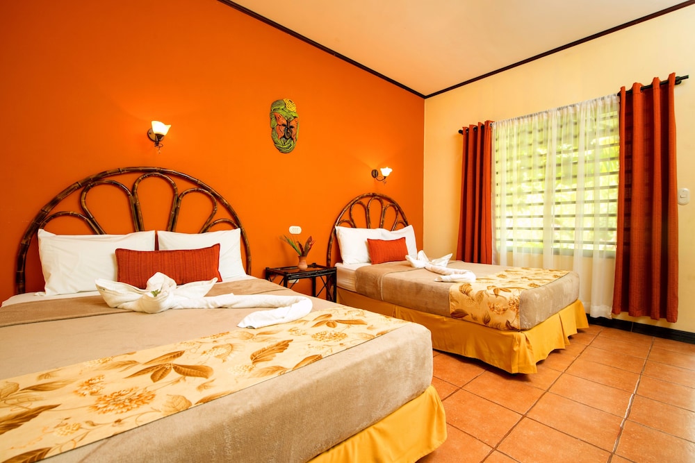 Standard Double Room, 1 Bedroom, Private Bathroom, Garden View photo 3