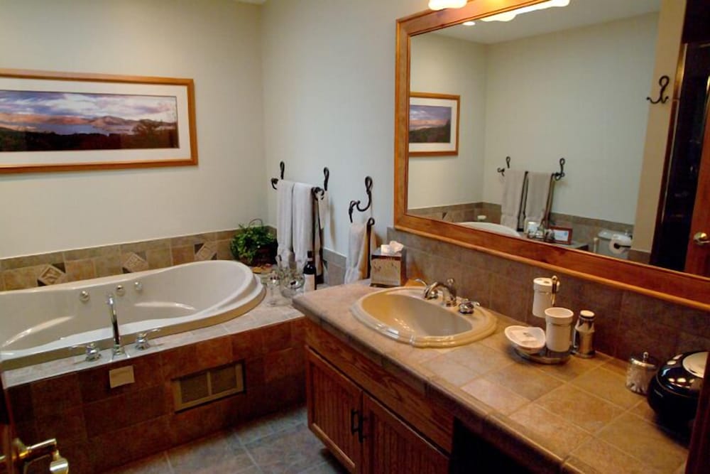 Suite, Balcony, Lake View photo 3