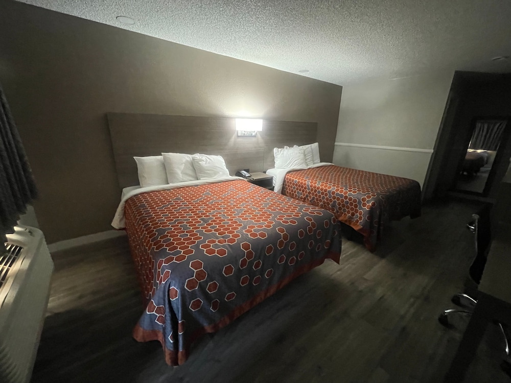 Comfort Room, 2 Queen Beds, Non Smoking, City View photo 1