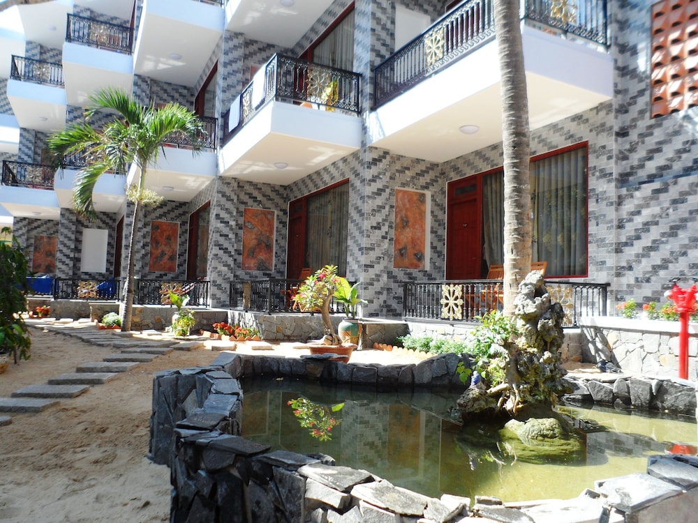 Deluxe Ocean or Garden View - Photo 3
