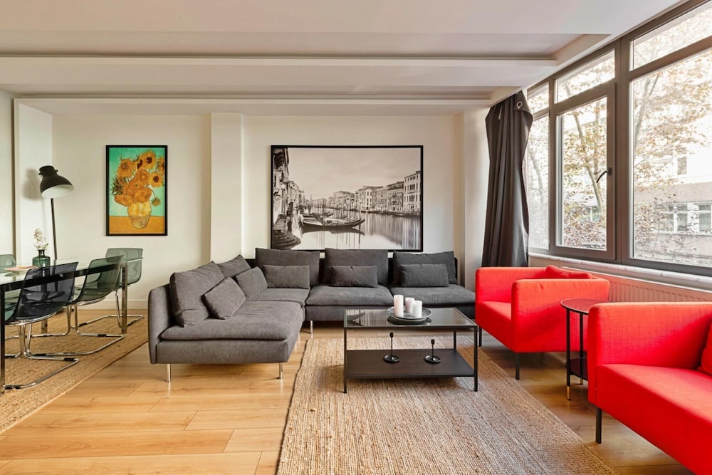 Apartment photo 1