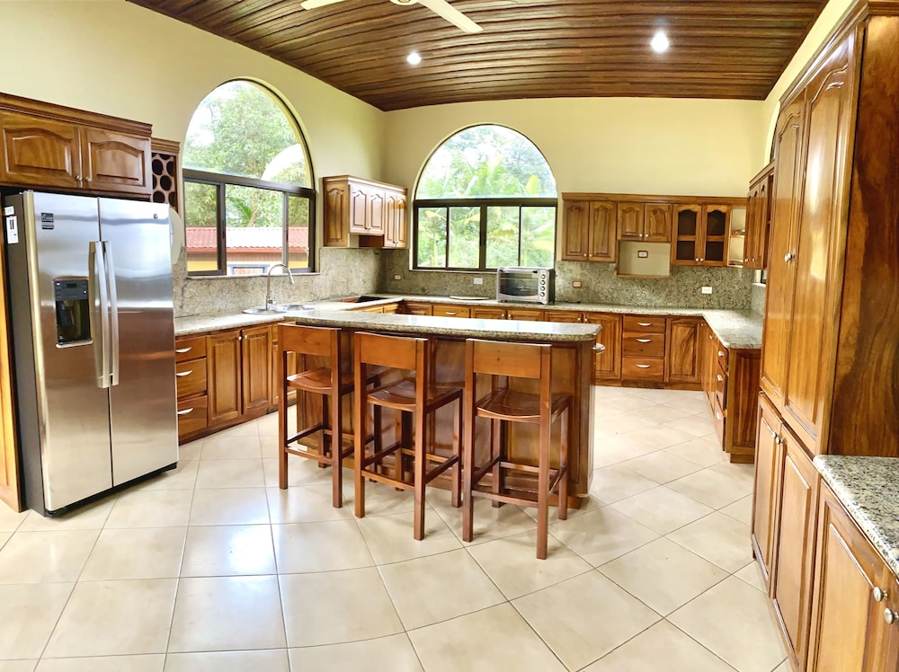 Luxury House photo 2