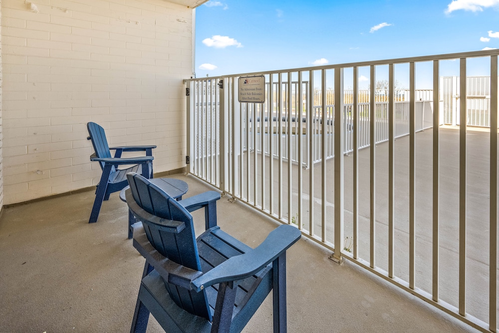 Standard Room, 2 Queen Beds, Patio photo 2