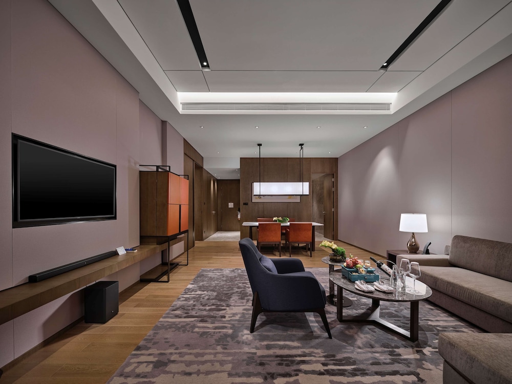 King One Bedroom Executive Suite