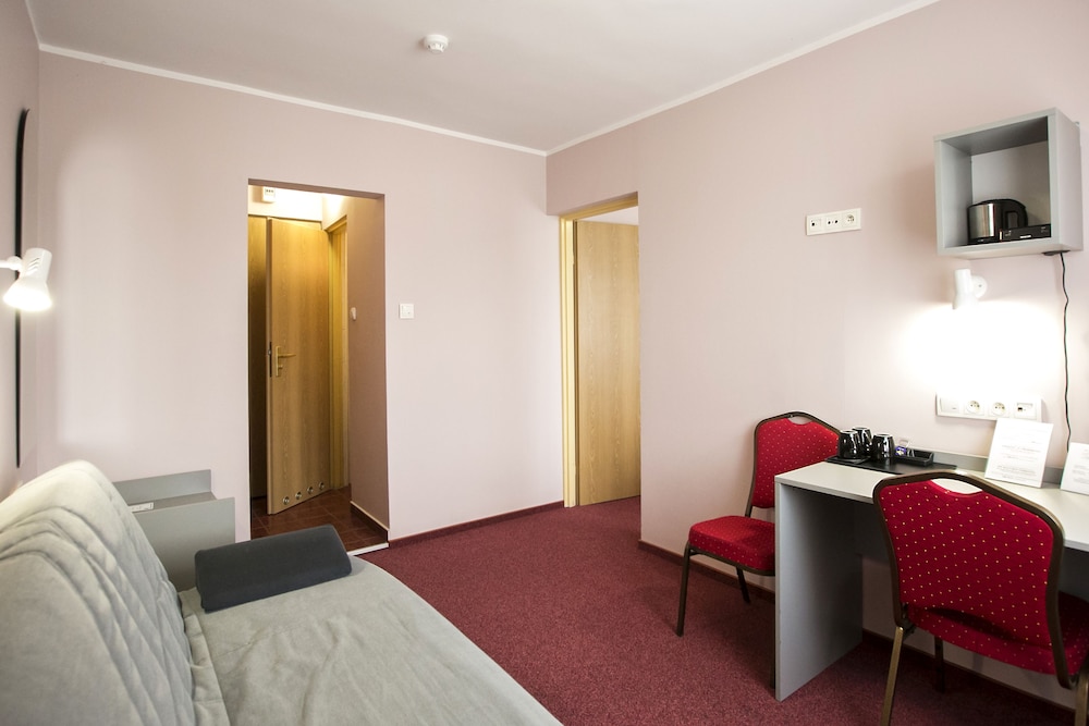 Family Suite, 1 Queen Bed With Sofa Bed, Non Smoking photo 3