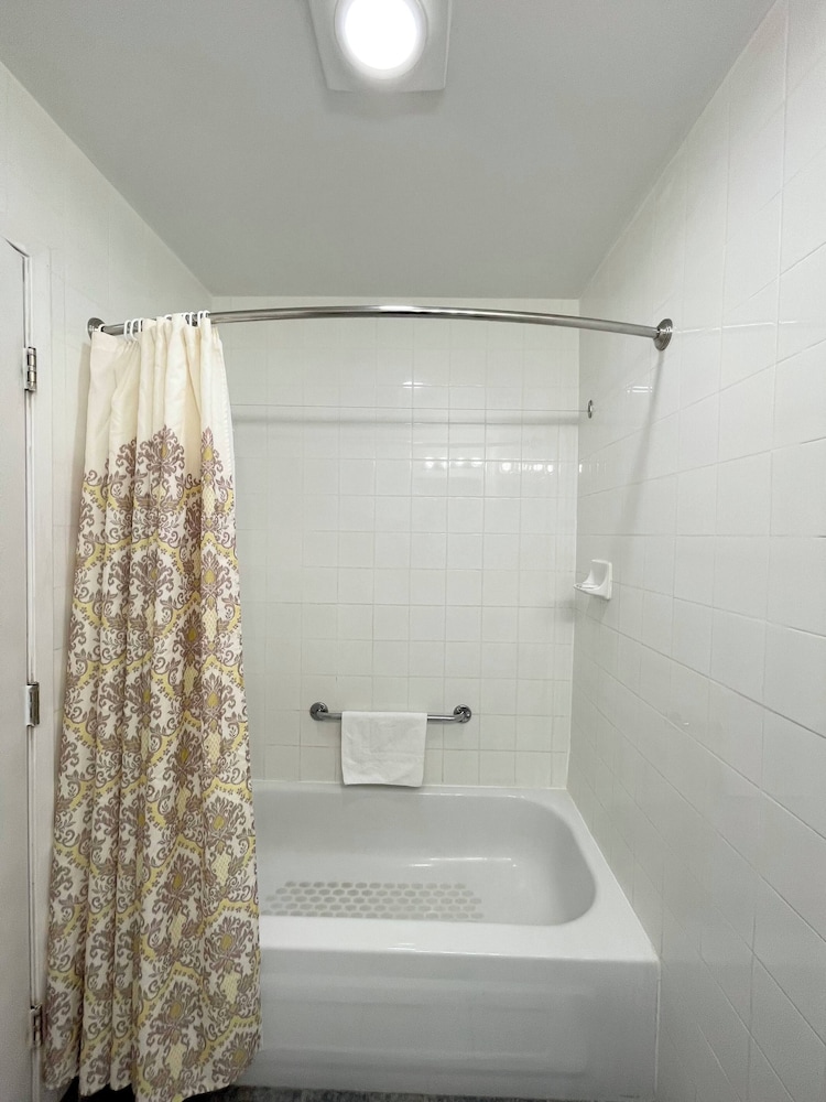 Room, 2 Queen Beds, Non Smoking (Efficiency) - Photo 9