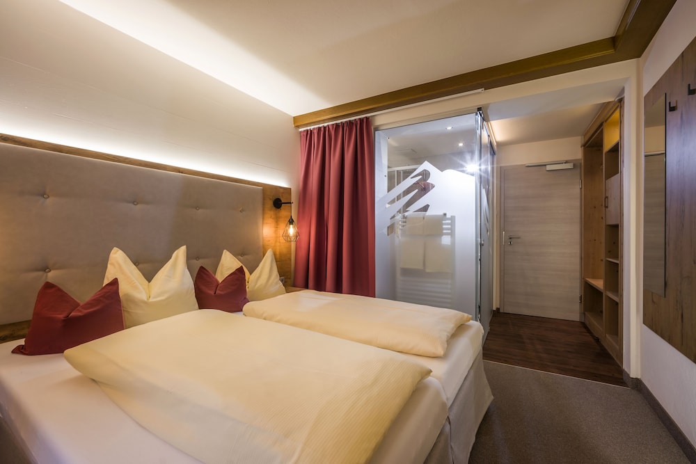 Double Room (EST)