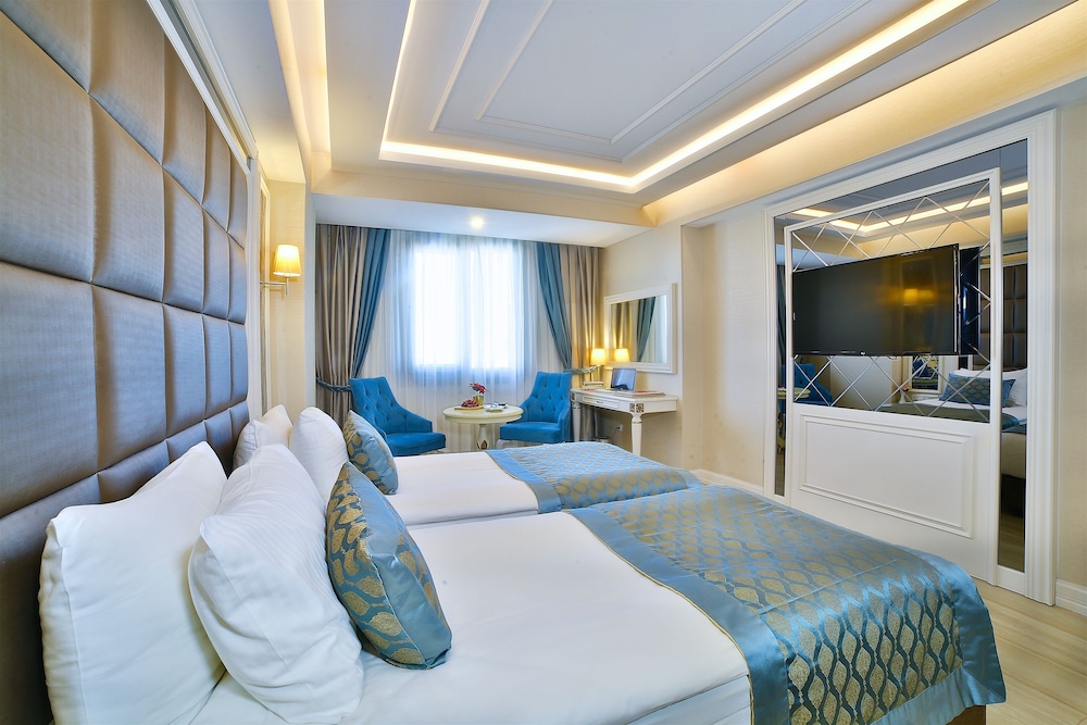 Deluxe Room with Twin Bed photo 2