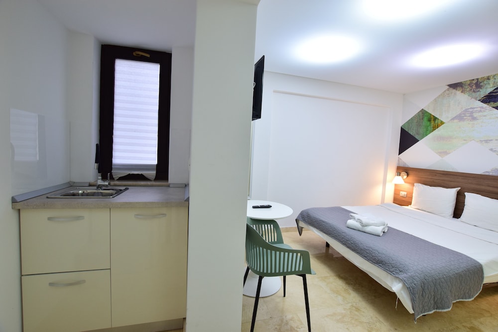 Standard Double Room - Photo 1