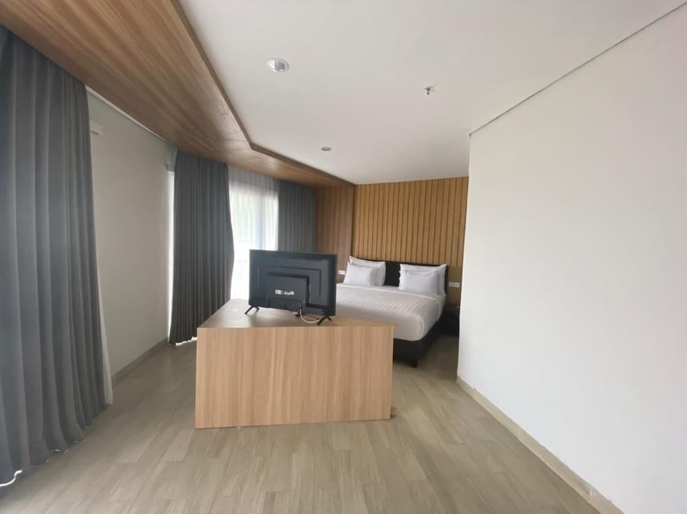 Suite Room - Photo 2