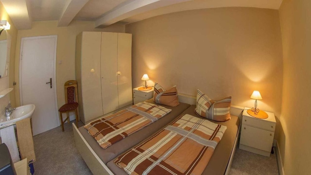 Budget Double Room, Shared Bathroom photo 1